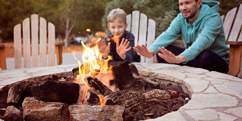 Reasons to Add an Outdoor Fire Pit to Your Yard
