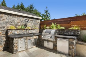 Leveling Up Your Barbecue: What to Know About Outdoor Kitchen Construction